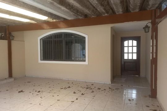 Garagem de casa para alugar com 2 quartos, 170m² em Interlagos, São Paulo