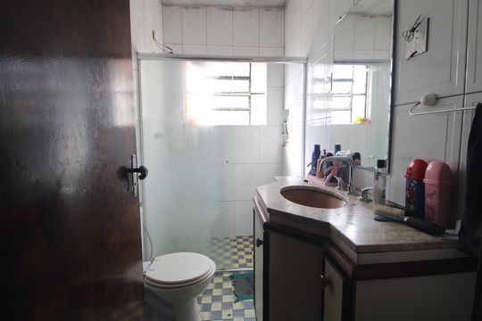 Banheiro de casa à venda com 3 quartos, 250m² em Parque Grajau, São Paulo