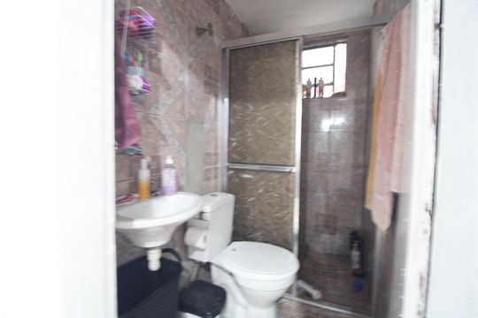 Banheiro / casa 2 de casa à venda com 2 quartos, 363m² em Jardim Belcito, São Paulo