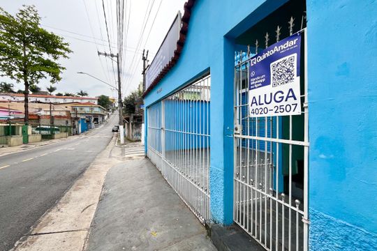 Fachada de casa para alugar com 1 quarto, 90m² em Moinho Velho, São Paulo