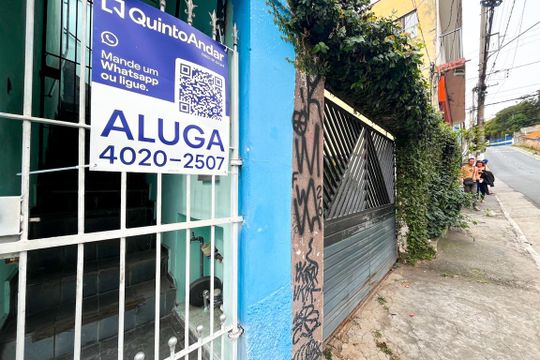 Placa  de casa para alugar com 1 quarto, 90m² em Moinho Velho, São Paulo