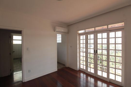 Suite de casa à venda com 3 quartos, 360m² em Planalto, Belo Horizonte