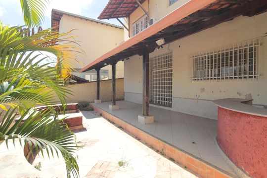 Quintal de casa à venda com 3 quartos, 360m² em Planalto, Belo Horizonte