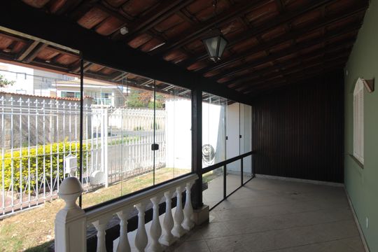 Fachada de casa à venda com 3 quartos, 360m² em Planalto, Belo Horizonte