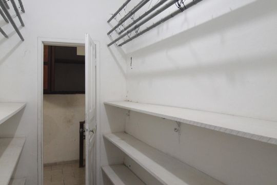 Despensa de casa à venda com 3 quartos, 360m² em Planalto, Belo Horizonte