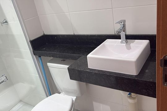 Banheiro de apartamento para alugar com 2 quartos, 45m² em Jardim Alvorada, Nova Iguaçu