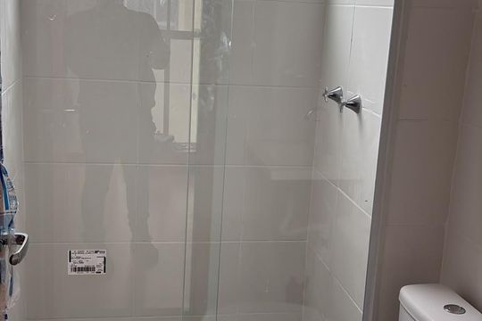 Banheiro de apartamento para alugar com 2 quartos, 45m² em Jardim Alvorada, Nova Iguaçu
