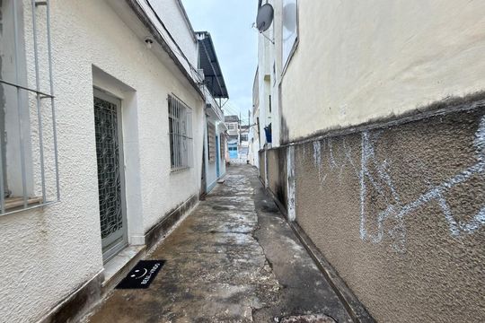 Área externa de casa para alugar com 3 quartos, 70m² em Ramos, Rio de Janeiro
