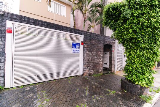 Fachada de casa para alugar com 4 quartos, 350m² em Vila Regente Feijó, São Paulo