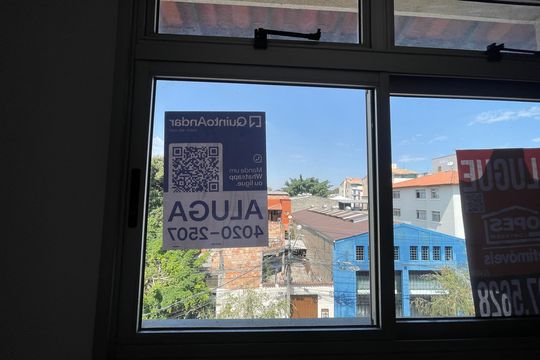 Placa instalada com o código BBYX-208 na janela tamanho Pequeno  de apartamento para alugar com 2 quartos, 68m² em Novo Eldorado, Contagem