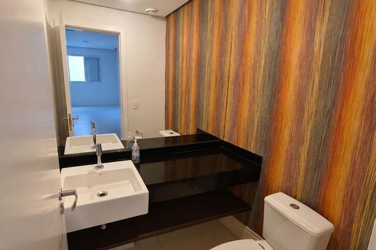 Banheiro de apartamento para alugar com 2 quartos, 84m² em Alphaville Industrial, Barueri