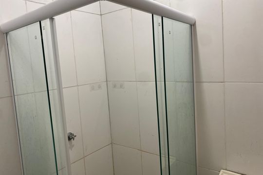 Banheiro de kitnet/studio para alugar com 1 quarto, 40m² em Cidade Nova, Rio de Janeiro