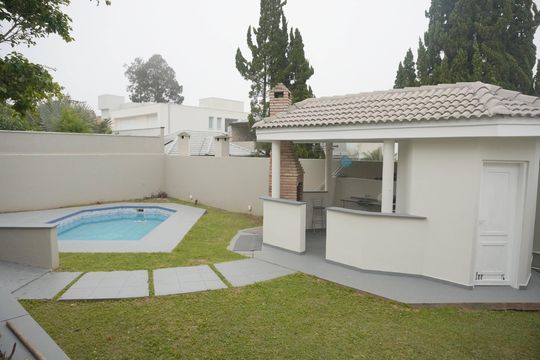 Piscina de casa de condomínio à venda com 3 quartos, 406m² em Morada das Flores (aldeia da Serra), Barueri