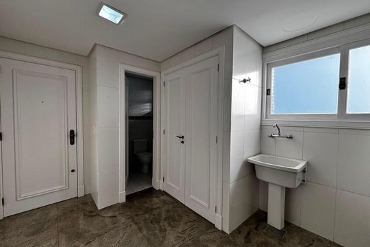 Área de serviço de apartamento para alugar com 3 quartos, 202m² em Moinhos de Vento, Porto Alegre