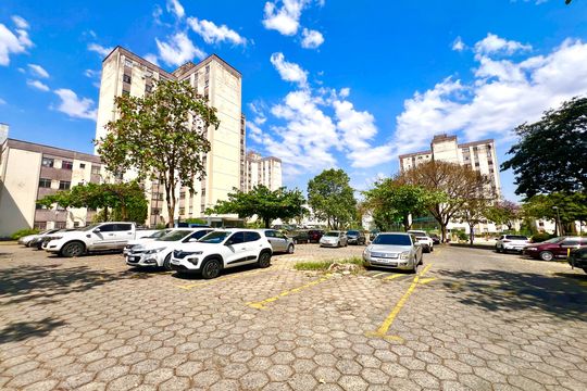 Garagem de apartamento para alugar com 3 quartos, 76m² em Santa Terezinha, Belo Horizonte