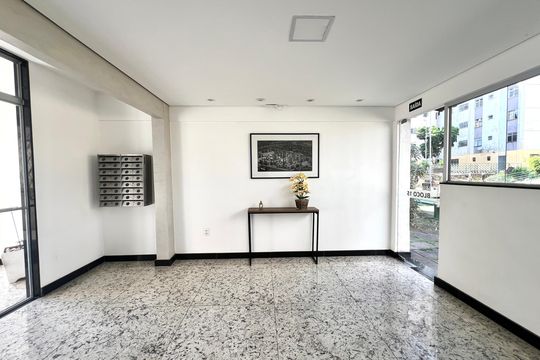 Hall de entrada de apartamento para alugar com 3 quartos, 76m² em Santa Terezinha, Belo Horizonte