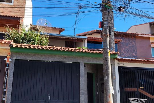 Fachada de casa à venda com 3 quartos, 170m² em Jardim Santa Clara, Guarulhos