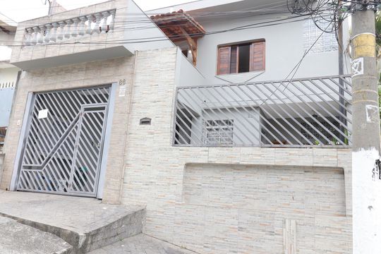 Fachada  de casa para alugar com 1 quarto, 50m² em Vila Santana, São Paulo