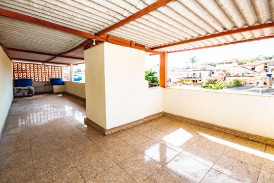 Área externa de casa para alugar com 3 quartos, 225m² em Lagoa, Belo Horizonte