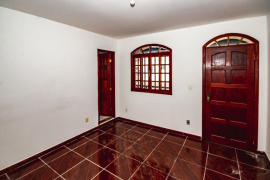 Casa para alugar com 3 quartos, 225m² em Lagoa, Belo Horizonte