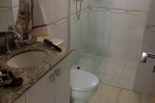 Banheiro de apartamento para alugar com 3 quartos, 240m² em Vila Izabel, Curitiba
