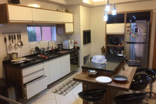 Cozinha de apartamento para alugar com 3 quartos, 240m² em Vila Izabel, Curitiba