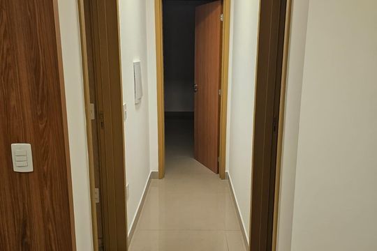 Corredor de apartamento para alugar com 2 quartos, 81m² em Setor Bueno, Goiânia