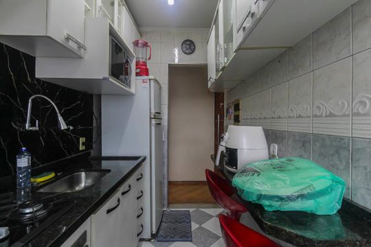 Cozinha de apartamento para alugar com 2 quartos, 47m² em Parque Savoy City, São Paulo