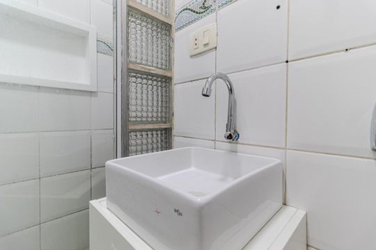 Banheiro de kitnet/studio para alugar com 1 quarto, 30m² em Centro Histórico de São Paulo, São Paulo