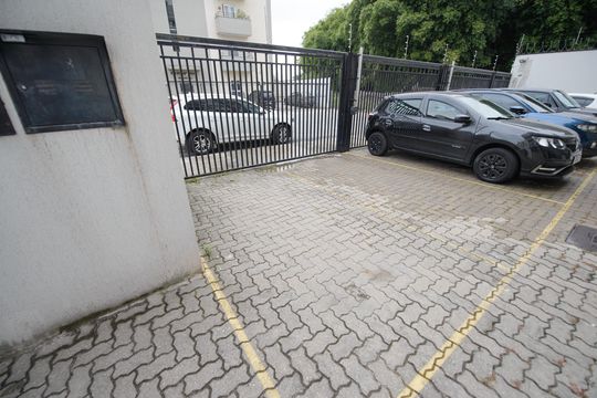 Garagem de apartamento para alugar com 3 quartos, 87m² em Mantiqueira, Taubaté