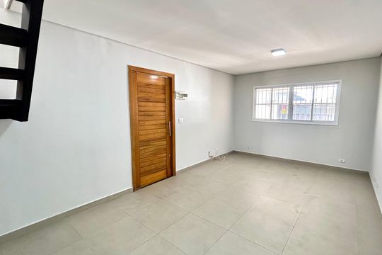 Casa para alugar com 3 quartos, 127m² em Jardim Santa Mena, Guarulhos