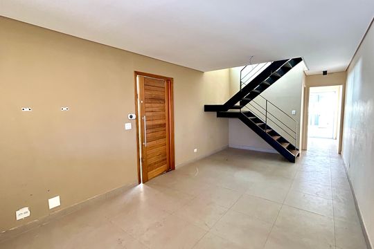 Casa para alugar com 3 quartos, 127m² em Jardim Santa Mena, Guarulhos