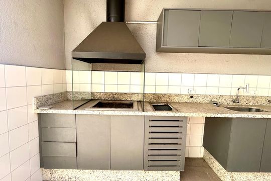 Área de Serviço e Churrasqueira  de casa para alugar com 3 quartos, 127m² em Jardim Santa Mena, Guarulhos