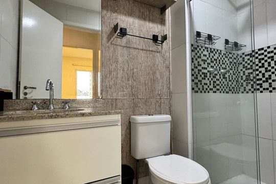 Banheiro  de apartamento para alugar com 2 quartos, 66m² em Alphaville Industrial, Barueri