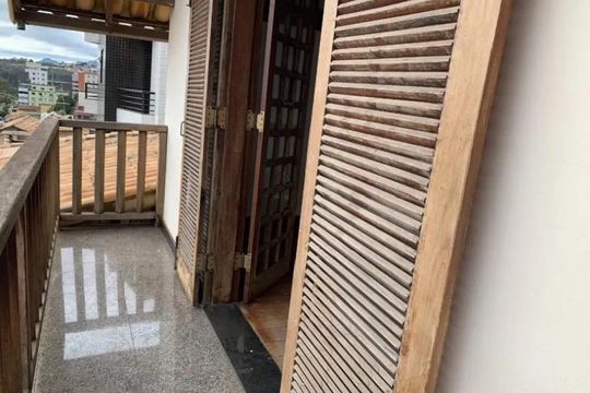 Varanda de casa para alugar com 3 quartos, 340m² em Barreiro, Belo Horizonte