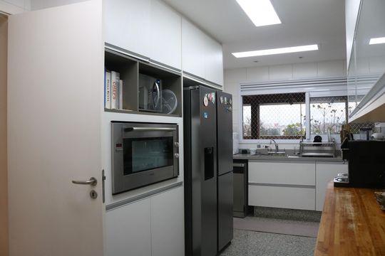 Cozinha de apartamento à venda com 4 quartos, 200m² em Vila Hamburguesa, São Paulo