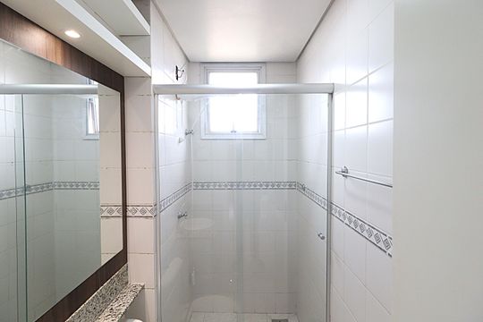 Banheiro de apartamento para alugar com 2 quartos, 54m² em Farrapos, Porto Alegre