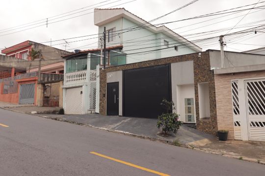 Fachada de casa de condomínio à venda com 2 quartos, 78m² em Vila Clarice, Santo André