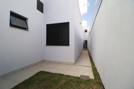Corredor de casa para alugar com 3 quartos, 150m² em Shopping Park, Uberlândia