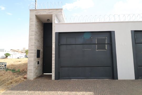 Fachada de casa para alugar com 3 quartos, 150m² em Shopping Park, Uberlândia