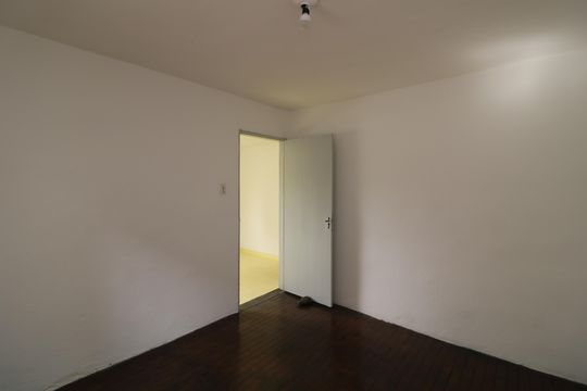 Quarto 2 de casa para alugar com 2 quartos, 70m² em Vila Mercedes, São Paulo