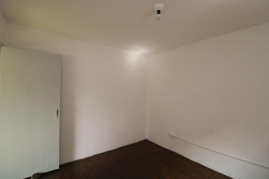 Quarto 2 de casa para alugar com 2 quartos, 70m² em Vila Mercedes, São Paulo