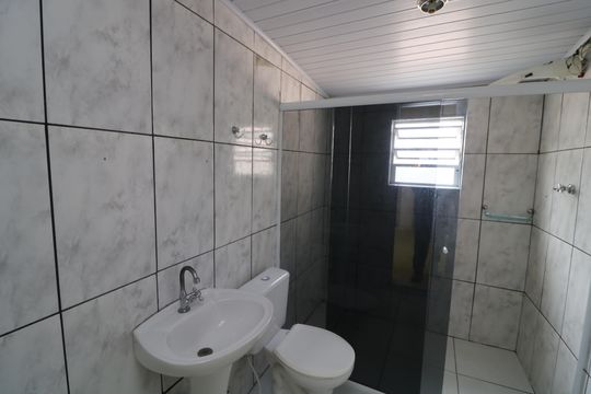 Banheiro de casa para alugar com 2 quartos, 70m² em Vila Mercedes, São Paulo