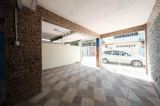 Garagem de casa para alugar com 3 quartos, 80m² em Burgo Paulista, São Paulo