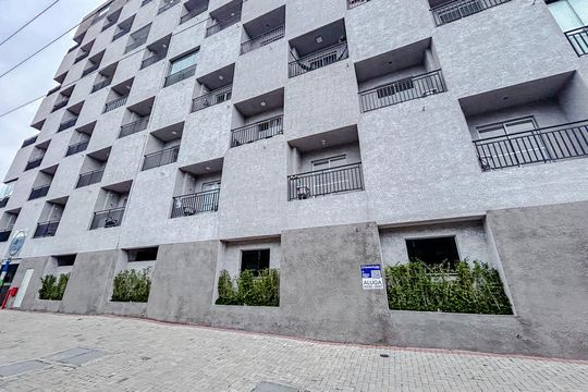 Fachada com Plaquinha de kitnet/studio para alugar com 1 quarto, 25m² em Vila Carrão, São Paulo