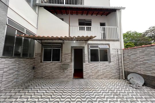 Fachada da Kitnet de casa para alugar com 1 quarto, 55m² em Bonfim, Juiz de Fora