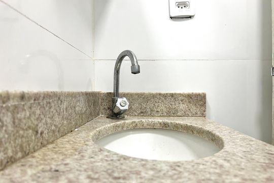 Banheiro - torneira de casa para alugar com 1 quarto, 55m² em Bonfim, Juiz de Fora