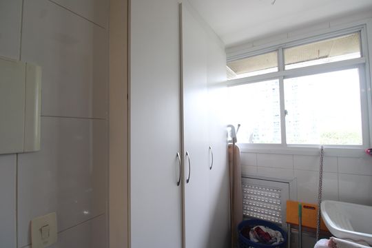 Área de serviço de apartamento para alugar com 2 quartos, 85m² em Barra Olímpica, Rio de Janeiro