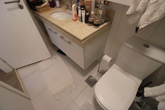 Banheiro da suíte de apartamento para alugar com 2 quartos, 85m² em Barra Olímpica, Rio de Janeiro