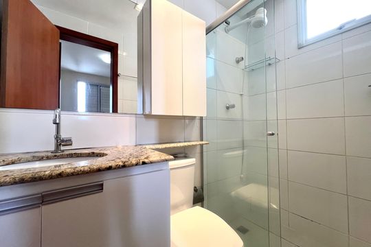 Banheiro da Suíte de apartamento para alugar com 3 quartos, 82m² em Paquetá, Belo Horizonte
